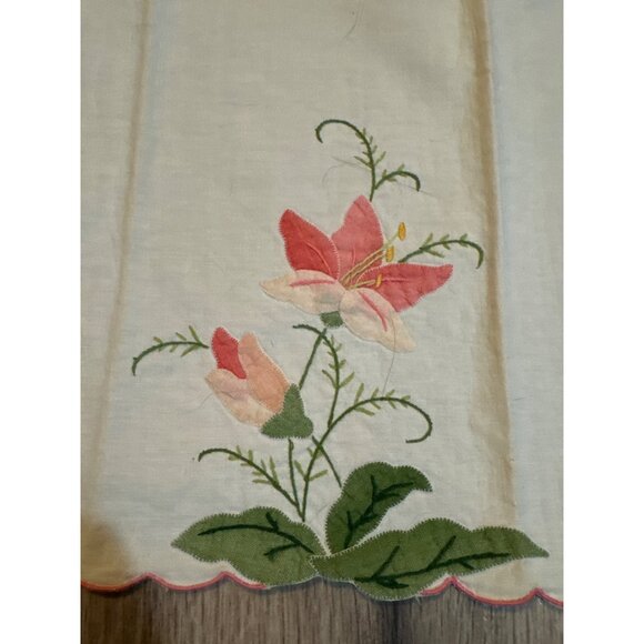 Vintage Hand-Embroidered Floral Table Runners Set Of 2 With Scalloped Edges 19" - Picture 4 of 6